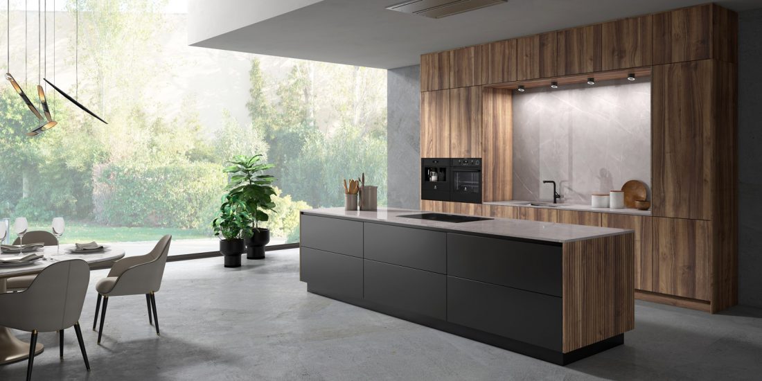 Muebles de cocina con decorativos alistonados