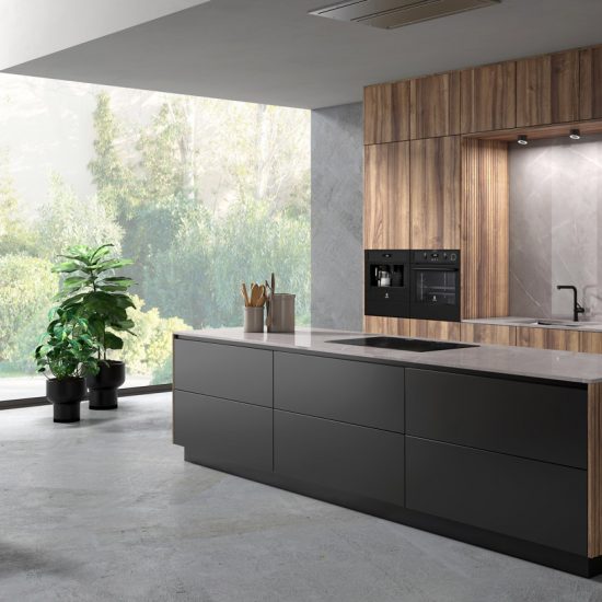 Muebles de cocina con decorativos alistonados